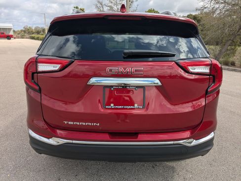 Used 2023 GMC Terrain SLT image 5