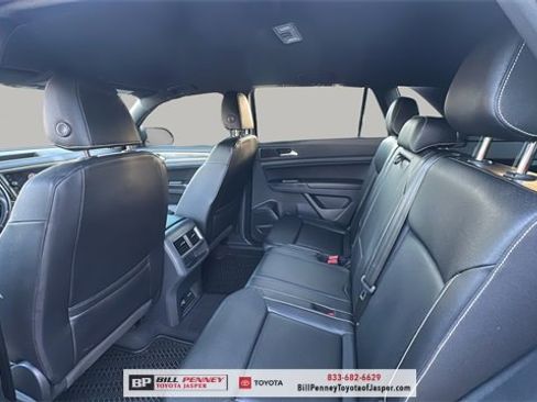 Used 2020 Volkswagen Atlas Cross Sport SE w/ Towing Package image 13