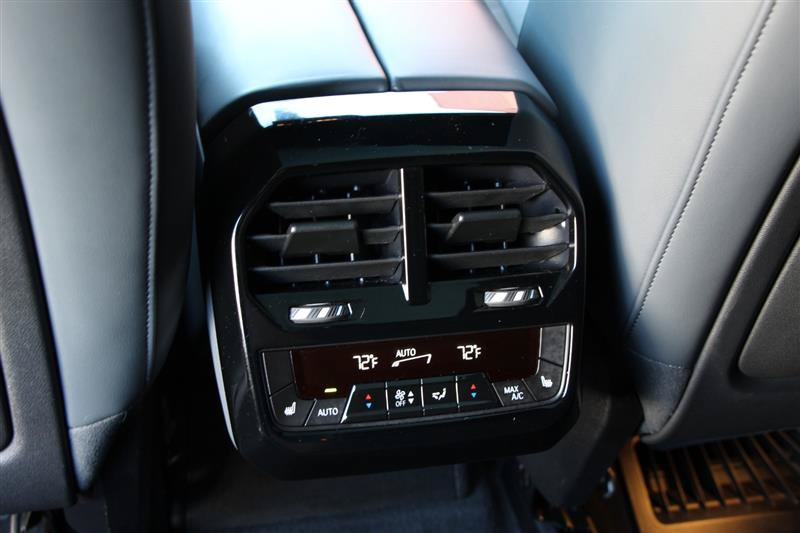 Used 2024 BMW iX xDrive50 w/ Premium Package AWD/4WD image 17