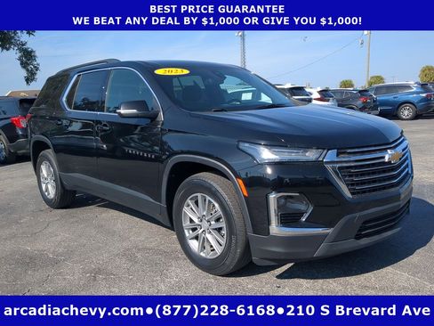 Used 2023 Chevrolet Traverse LT image 1