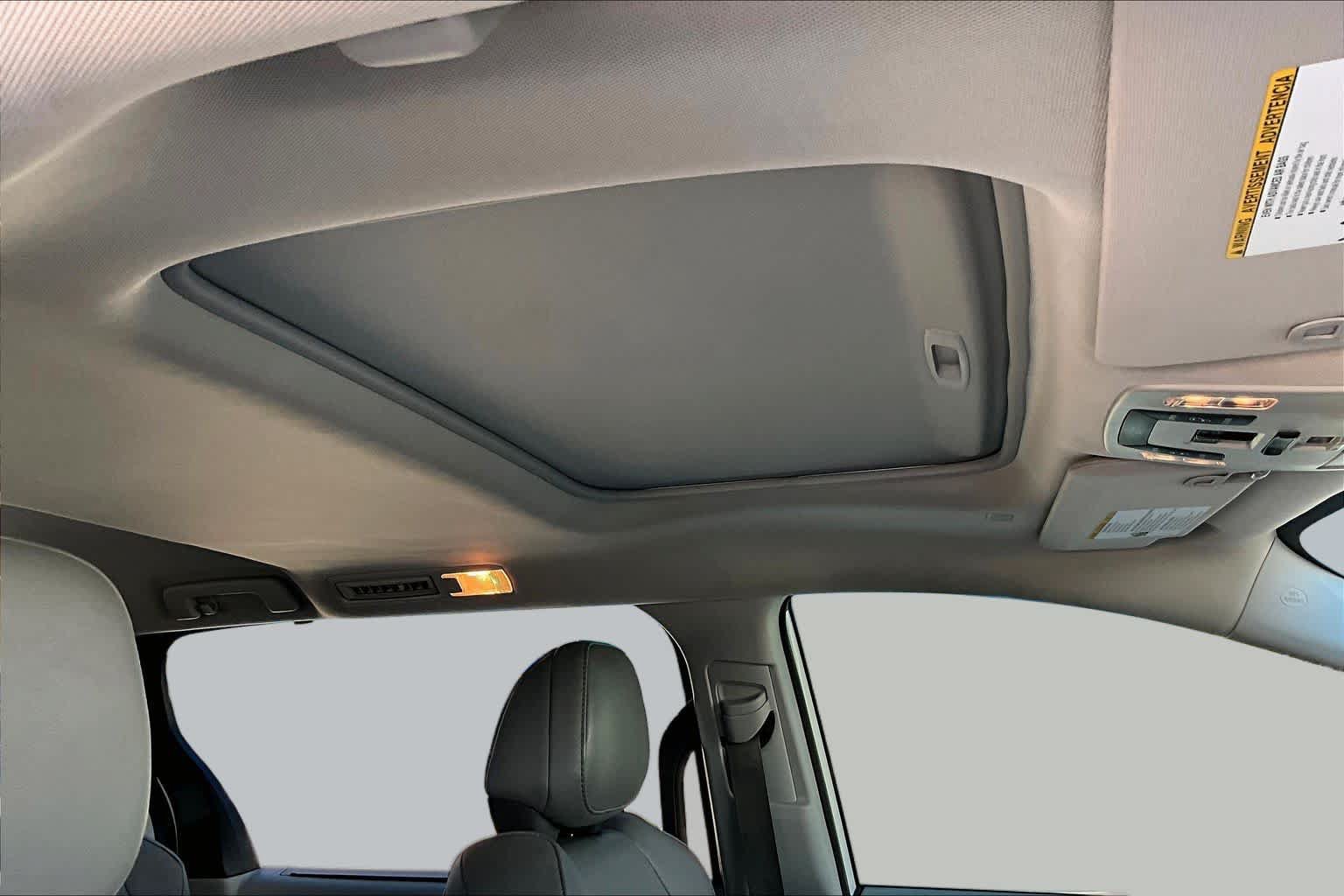 Used 2022 Toyota Sienna XLE FWD image 12