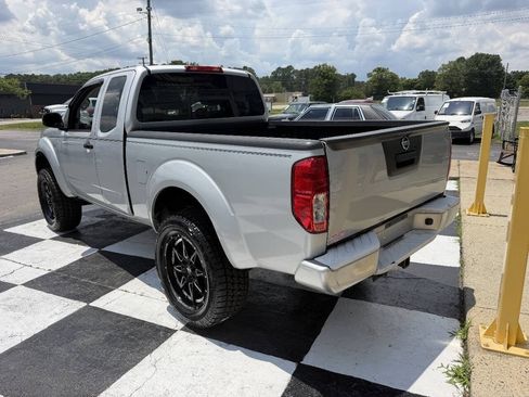 Used 2016 Nissan Frontier SV RWD image 7