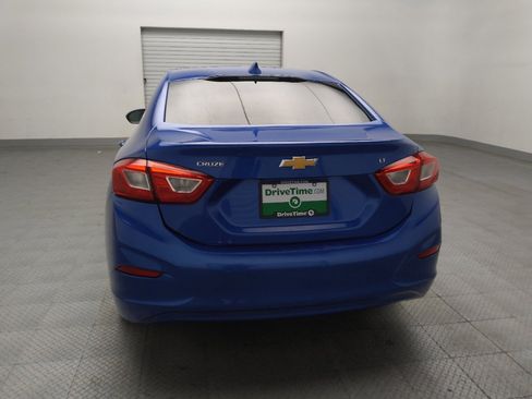Used 2018 Chevrolet Cruze LT w/ Convenience Package FWD image 6