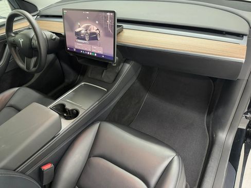 Used 2025 Tesla Model Y Long Range RWD image 10