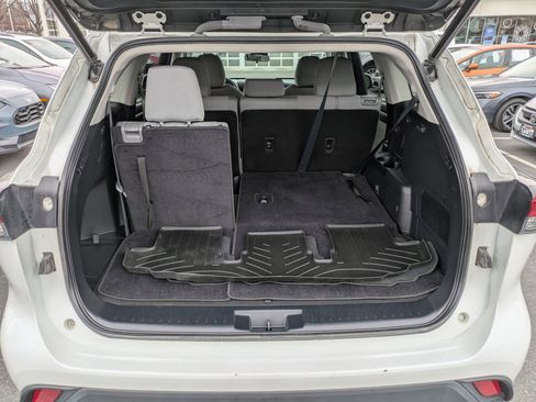 Used 2023 Toyota Highlander LE image 30