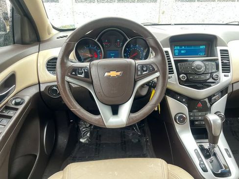 Used 2011 Chevrolet Cruze LT image 19