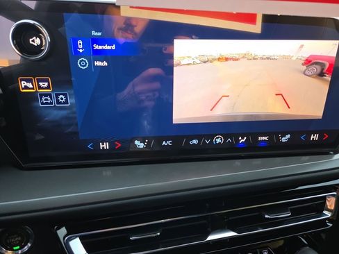 New 2026 Chevrolet Traverse LT image 14