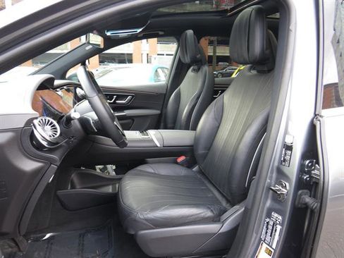 Certified 2023 Mercedes-Benz EQS 580 4MATIC SUV w/ Exclusive Trim Package image 18