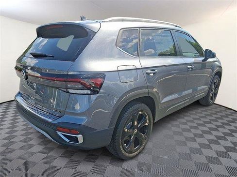 New 2025 Volkswagen Taos SEL image 6