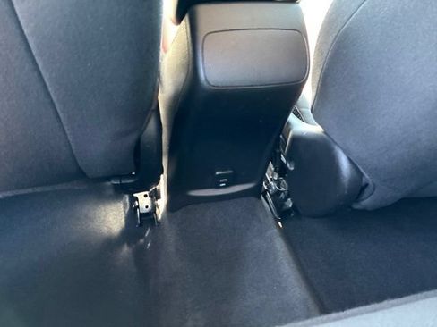 Used 2018 Chevrolet Cruze LT w/ Convenience Package FWD image 18