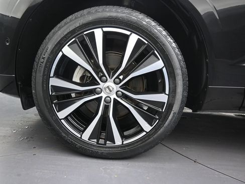 Certified 2024 Volvo XC60 B5 Plus w/ Protection Package Premier AWD/4WD image 10