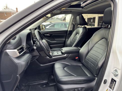 Used 2023 Toyota Highlander XLE FWD image 21