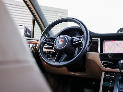 Certified 2022 Porsche Macan S image 27