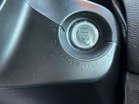 Used 2023 Jeep Renegade Latitude image 24