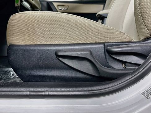 Used 2014 Toyota Corolla LE FWD image 22