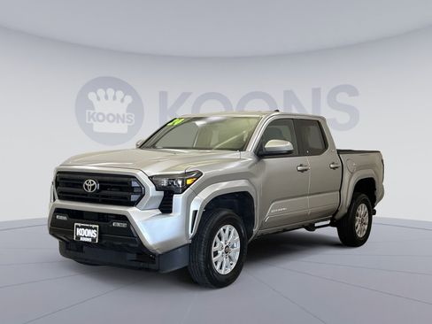 Used 2024 Toyota Tacoma SR5 AWD/4WD image 4