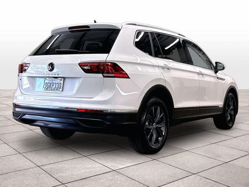 Used 2023 Volkswagen Tiguan SE FWD image 9