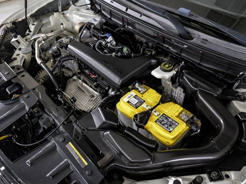 Used 2018 Nissan Rogue SV image 44