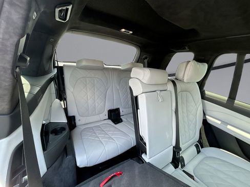 Used 2025 BMW X7 xDrive40i w/ Premium Package AWD/4WD image 43