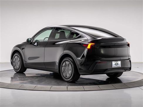 Used 2026 Tesla Model Y 2WD image 3