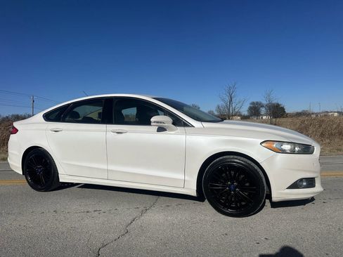 Used 2014 Ford Fusion SE w/ Equipment Group 202A image 2