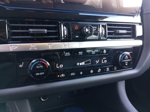 New 2026 Nissan Pathfinder SL FWD image 17