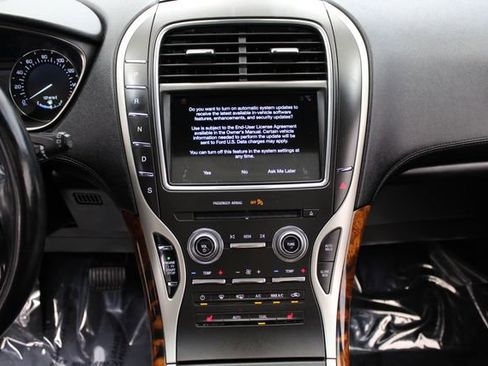 Used 2018 Lincoln MKX Select w/ Lincoln MKX Climate Package FWD image 16