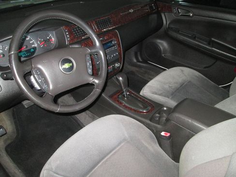 Used 2012 Chevrolet Impala LT w/ LT Sunroof Package FWD image 3