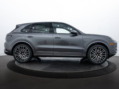 New 2025 Porsche Cayenne E-Hybrid image 8