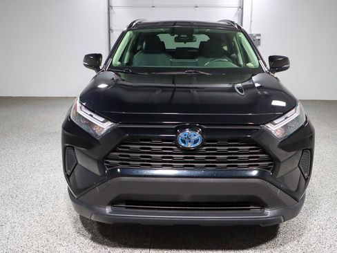 Used 2023 Toyota RAV4 XLE w/ Convenience Package AWD/4WD image 4