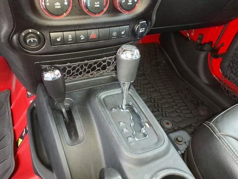 Used 2016 Jeep Wrangler Unlimited Sahara w/ Connectivity Group image 11