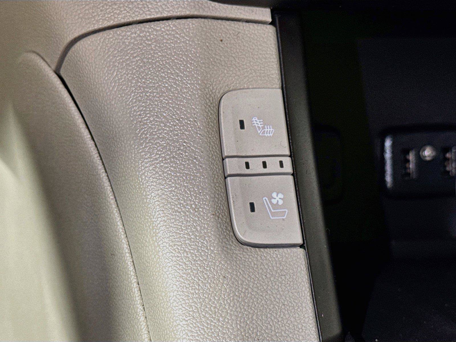Used 2018 GMC Acadia Denali w/ Technology Package AWD/4WD image 19