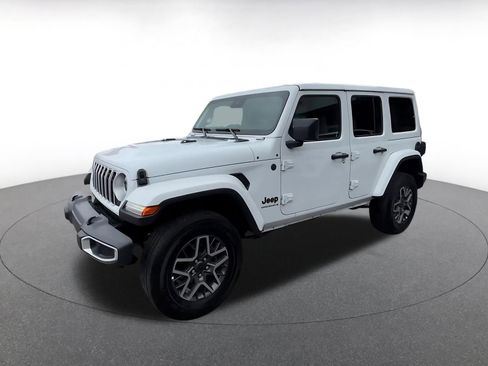 Used 2025 Jeep Wrangler Unlimited Sahara AWD/4WD image 7
