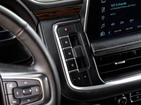 Used 2023 Chevrolet Suburban Premier image 21