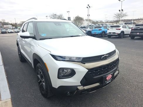 Used 2023 Chevrolet TrailBlazer ACTIV w/ Sun and Liftgate Package image 1