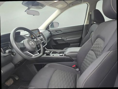 Used 2023 Nissan Pathfinder S image 10
