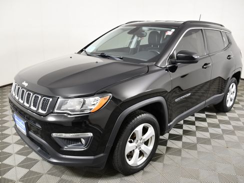 Used 2018 Jeep Compass Latitude w/ Cold Weather Group AWD/4WD image 10