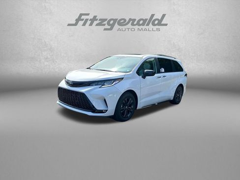 Used 2026 Toyota Sienna XSE AWD/4WD image 3