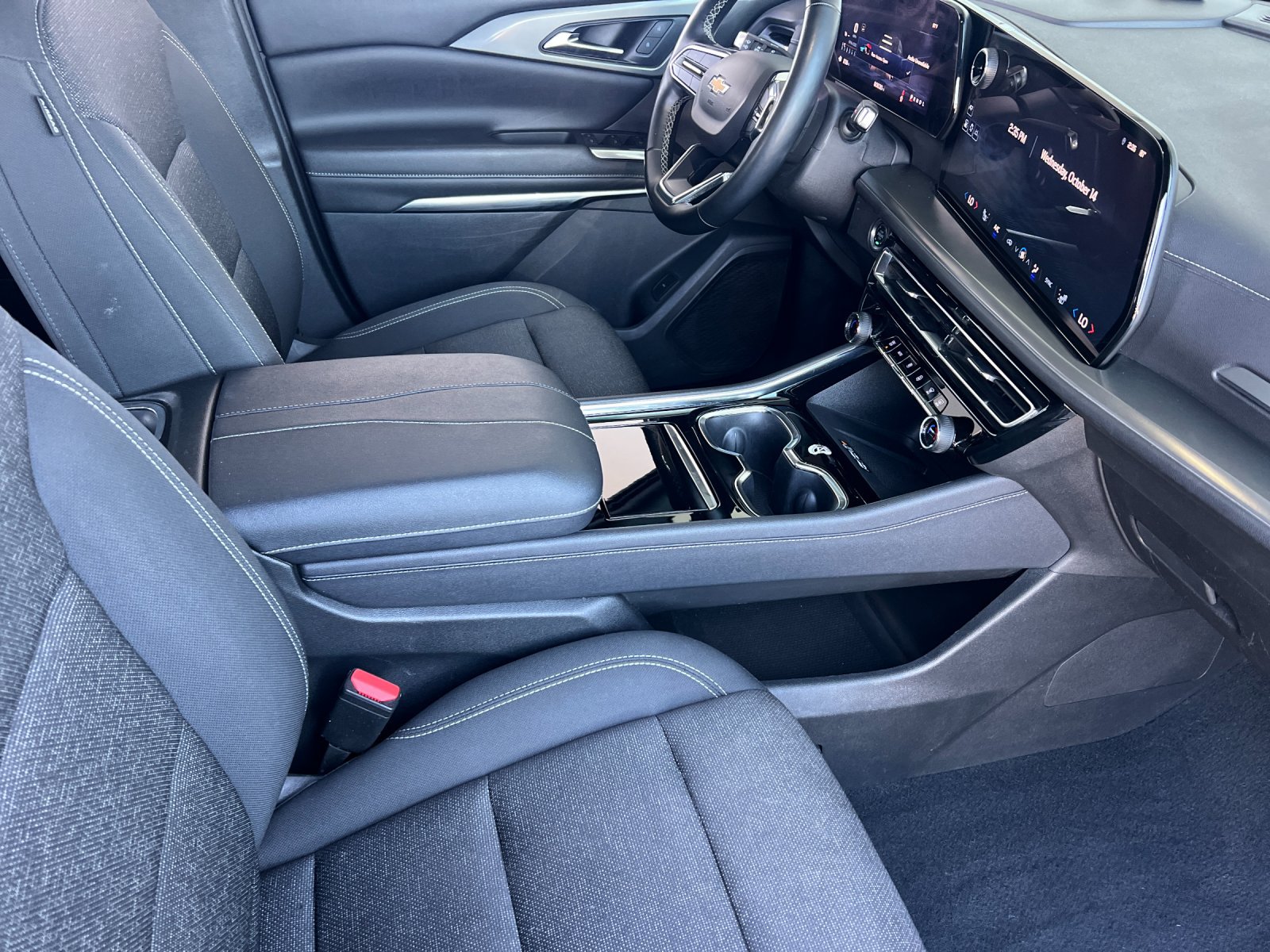 Used 2024 Chevrolet Traverse LT FWD image 17