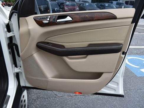 Used 2018 Mercedes-Benz GLS 450 4MATIC w/ Premium Package image 40