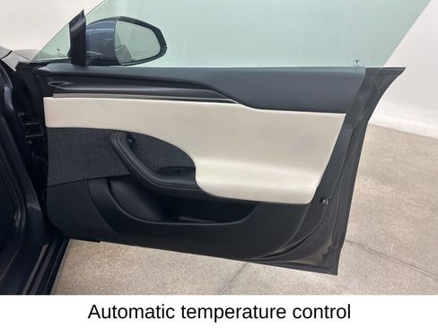 Used 2021 Tesla Model S Plaid image 17