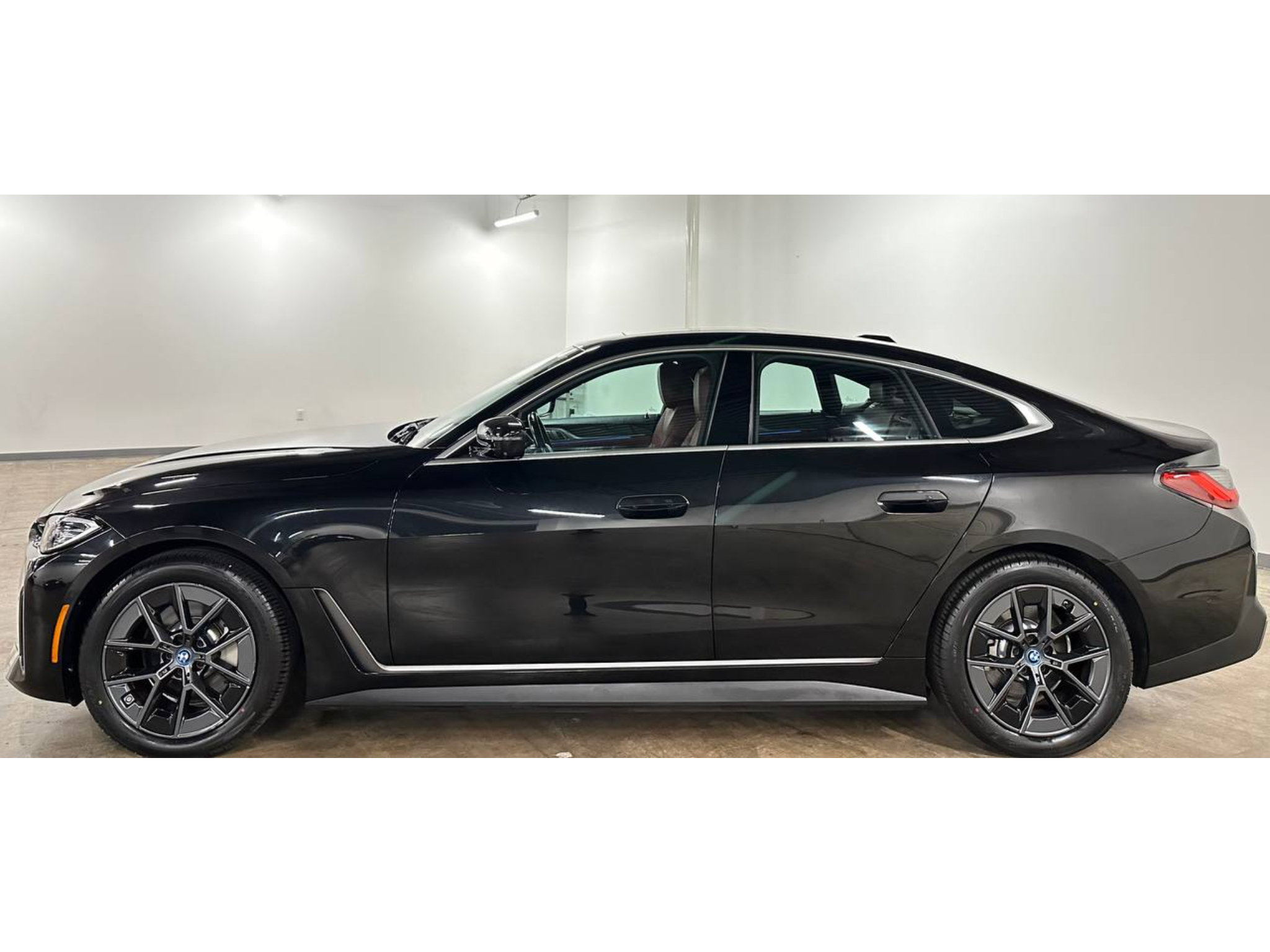 Used 2023 BMW i4 eDrive40 w/ Premium Package RWD image 8