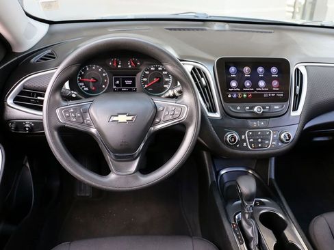 Used 2025 Chevrolet Malibu LT FWD image 22