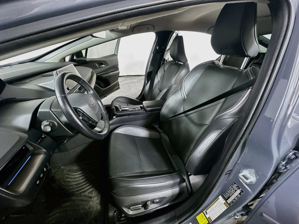 Used 2023 Toyota Prius XLE FWD image 17