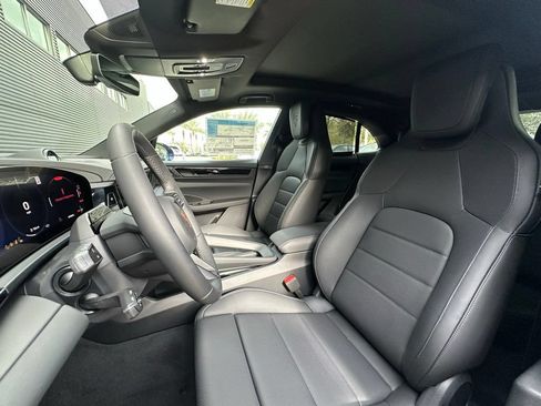 Used 2026 Porsche Macan Electric RWD image 5