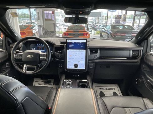 Used 2023 Ford Expedition Platinum AWD/4WD image 16