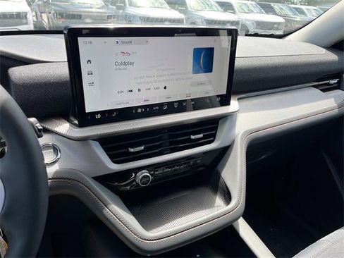 New 2025 Ford Explorer Active image 12