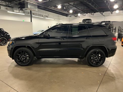 Used 2022 Jeep Grand Cherokee Laredo X image 6