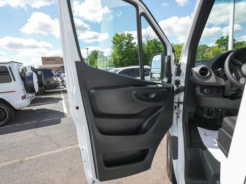 Used 2025 Mercedes-Benz Sprinter 2500 image 10