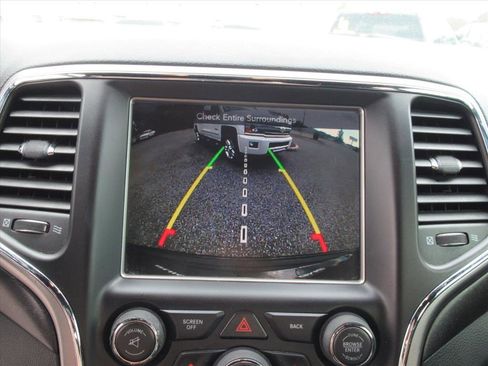 Used 2017 Jeep Grand Cherokee Altitude image 23